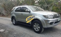 Bán Toyota Fortuner 2.5G đời 2010, màu bạc, nhập khẩu nguyên chiếc xe gia đình Bán Toyota Fortuner 2.5G đời 2010, màu bạc, nhập khẩu nguyên chiếc xe gia đình