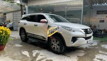 Cần bán lại xe Toyota Fortuner 2.7V 4x2 AT sản xuất năm 2017, màu trắng, nhập khẩu còn mới Cần bán lại xe Toyota Fortuner 2.7V 4x2 AT sản xuất năm 2017, màu trắng, nhập khẩu còn mới