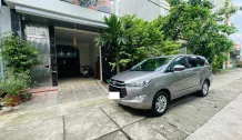 Toyota Innova 2.0E 2020 - Tôi cần bán chiếc xe ô tô Toyota Innova 2.0E 2020 màu vàng đồng